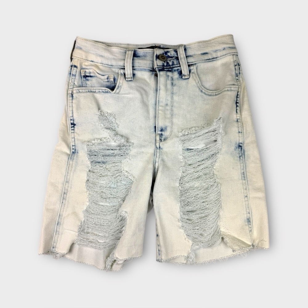 Hollister Ultra High-Rise Bermuda Shorts Light‎ Wash Distressed Size 1 W25